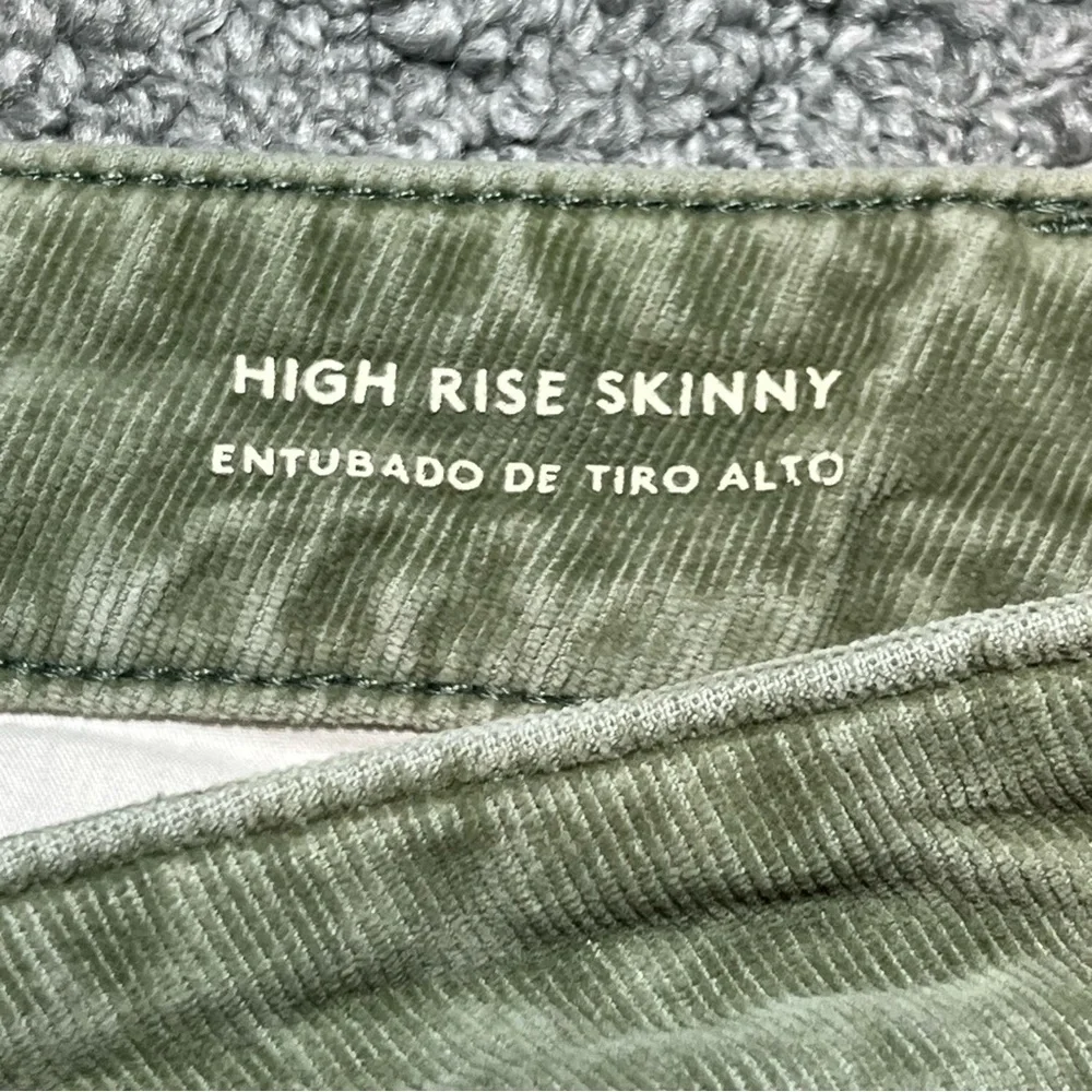 Universal Thread High Rise Skinny Corduroy Pants Womens Size 6 Green Button Fly